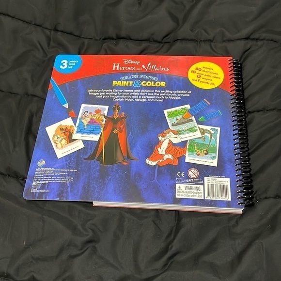 Disney’s Heroes and Villains Paint & Colour Set - Picture 2 of 2
